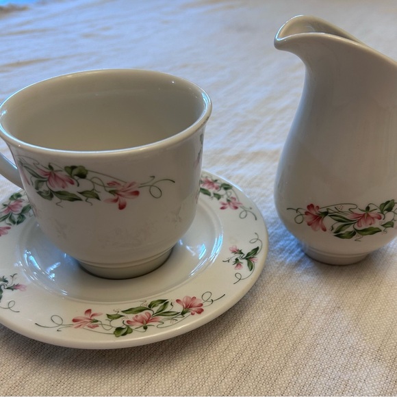 Homer Laughlin Other - Vintage Homer Laughlin teacup, saucer, and creamer set, Pink Violets pattern